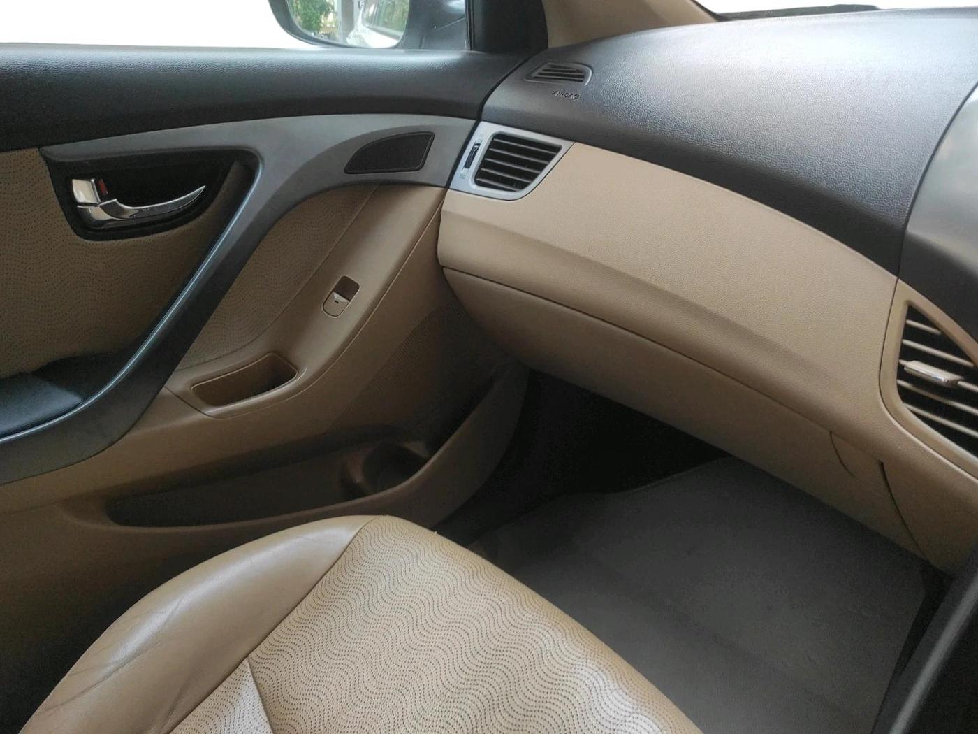 2013 Hyundai New Elantra 1.6 SX AT DIESEL, Diesel, Automatic, 1,59,696 km, interior