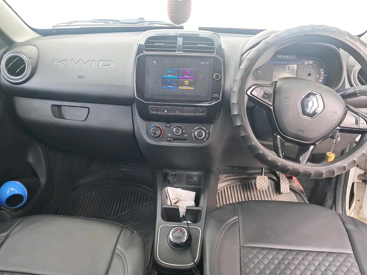2024 Renault Kwid RXT 1.0 AMT, Petrol, Automatic, 19,903 km, interior