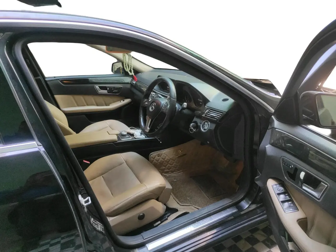 2013 Mercedes Benz E Class E 220 CDI avantgarde, Diesel, Automatic, 1,39,173 km, interior