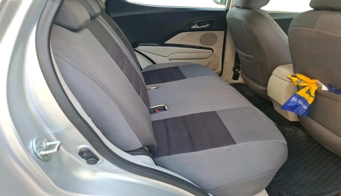 2020 Mahindra XUV300 W8 1.2 PETROL, Petrol, Manual, 63,335 km, interior