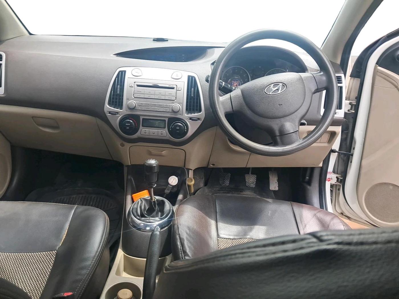 2012 Hyundai i20 MAGNA (O) 1.2, Petrol, Manual, 1,64,900 km, interior