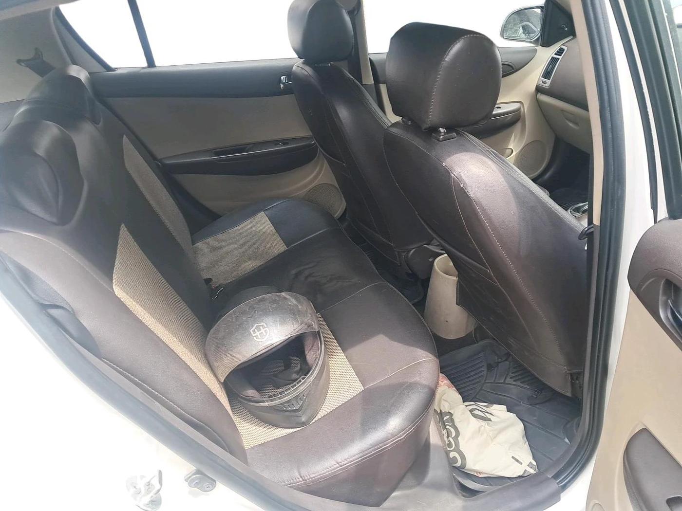 2012 Hyundai i20 MAGNA (O) 1.2, Petrol, Manual, 1,64,900 km, interior