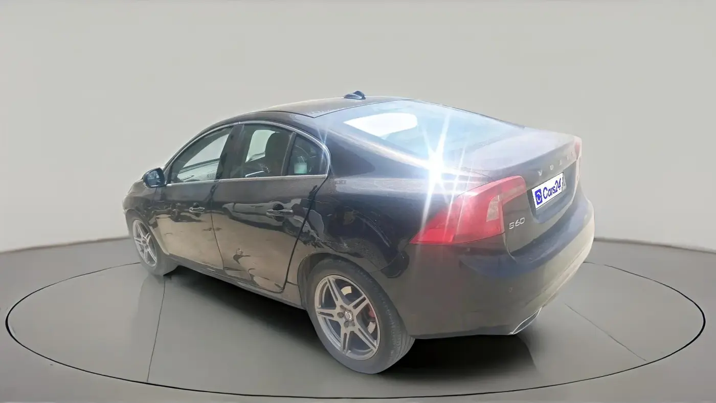 2015 Volvo S60 Momentum D4, Diesel, Automatic, 1,14,991 km, exterior