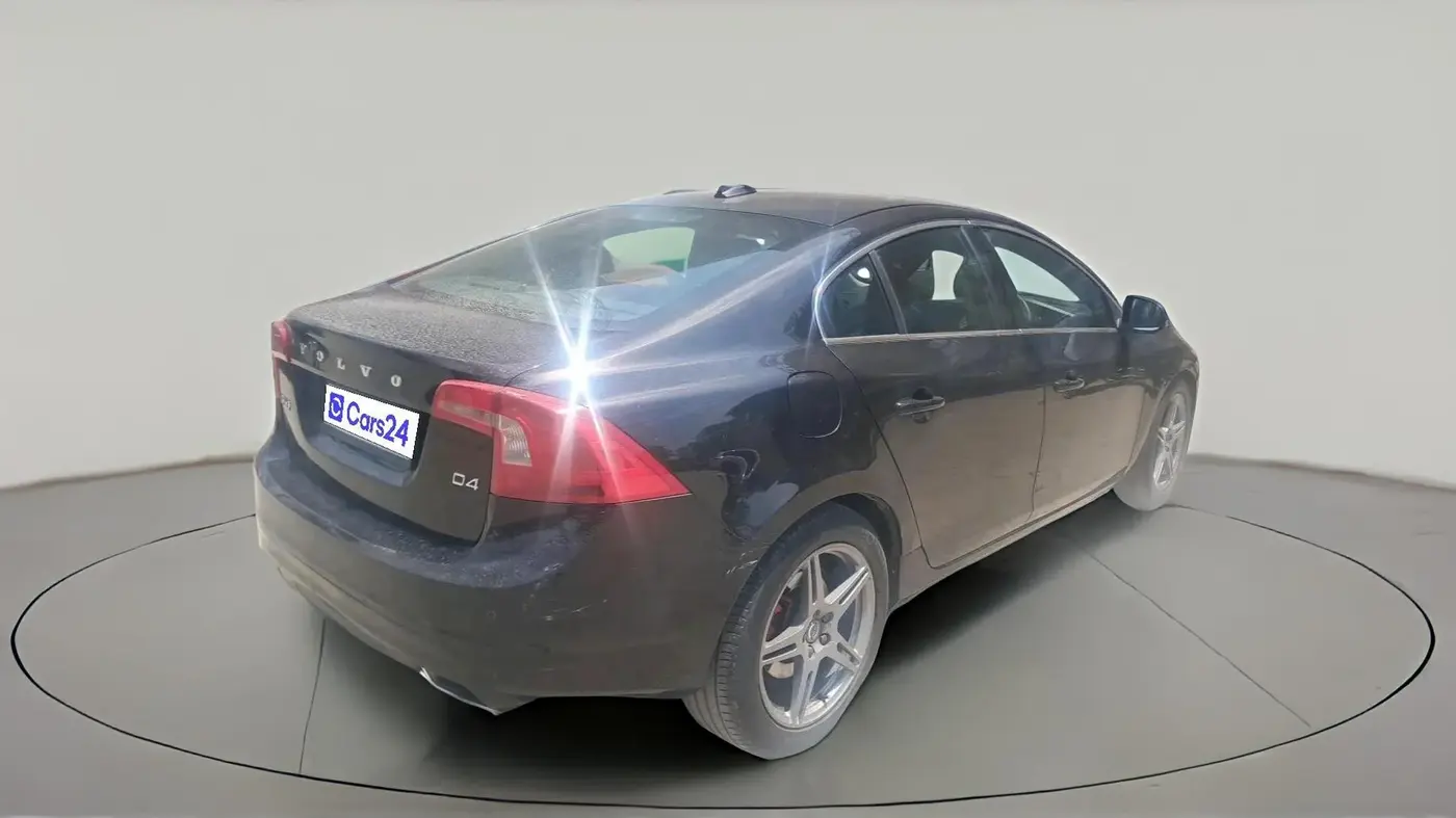 2015 Volvo S60 Momentum D4, Diesel, Automatic, 1,14,991 km, exterior