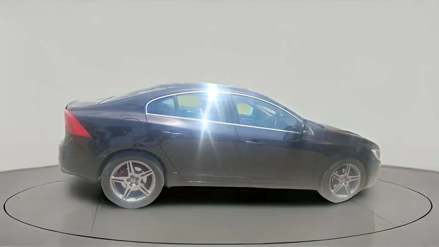 2015 Volvo S60 Momentum D4, Diesel, Automatic, 1,14,991 km, exterior