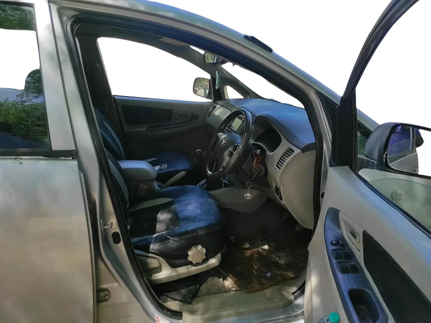 2012 Toyota Innova GX 2.5 7 STR, Diesel, Manual, 3,19,222 km, interior