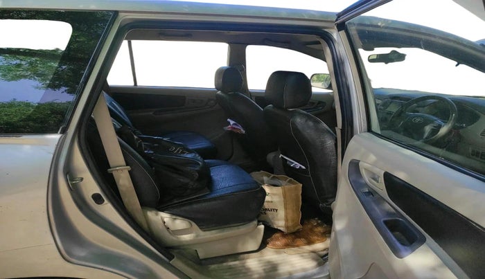 2012 Toyota Innova GX 2.5 7 STR, Diesel, Manual, 3,19,222 km, interior