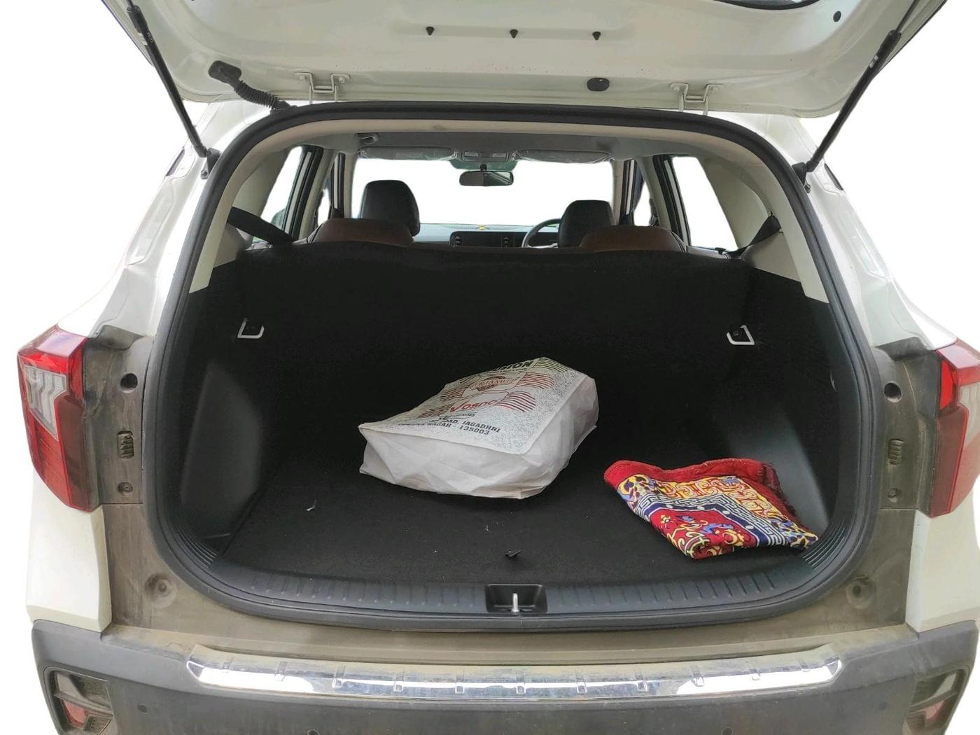 2025 KIA SELTOS HTE (O)1.5 Petrol MT, Petrol, Manual, 6,113 km, exterior