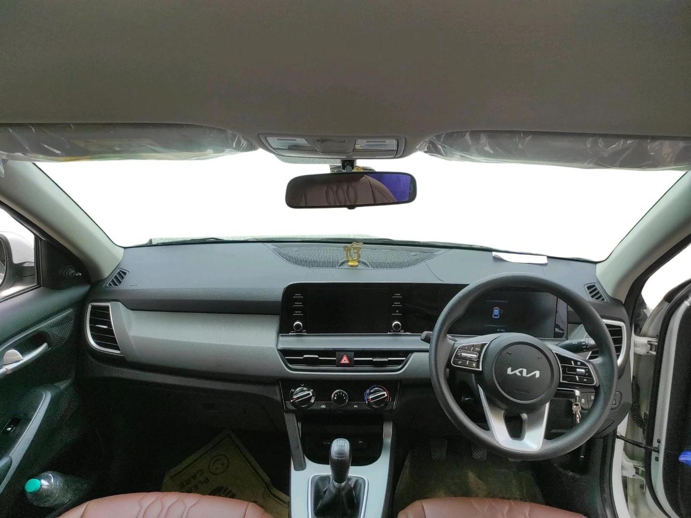 2025 KIA SELTOS HTE (O)1.5 Petrol MT, Petrol, Manual, 6,113 km, interior