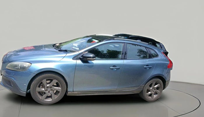 2013 Volvo V40 Cross Country D3, Diesel, Automatic, 1,15,933 km, exterior
