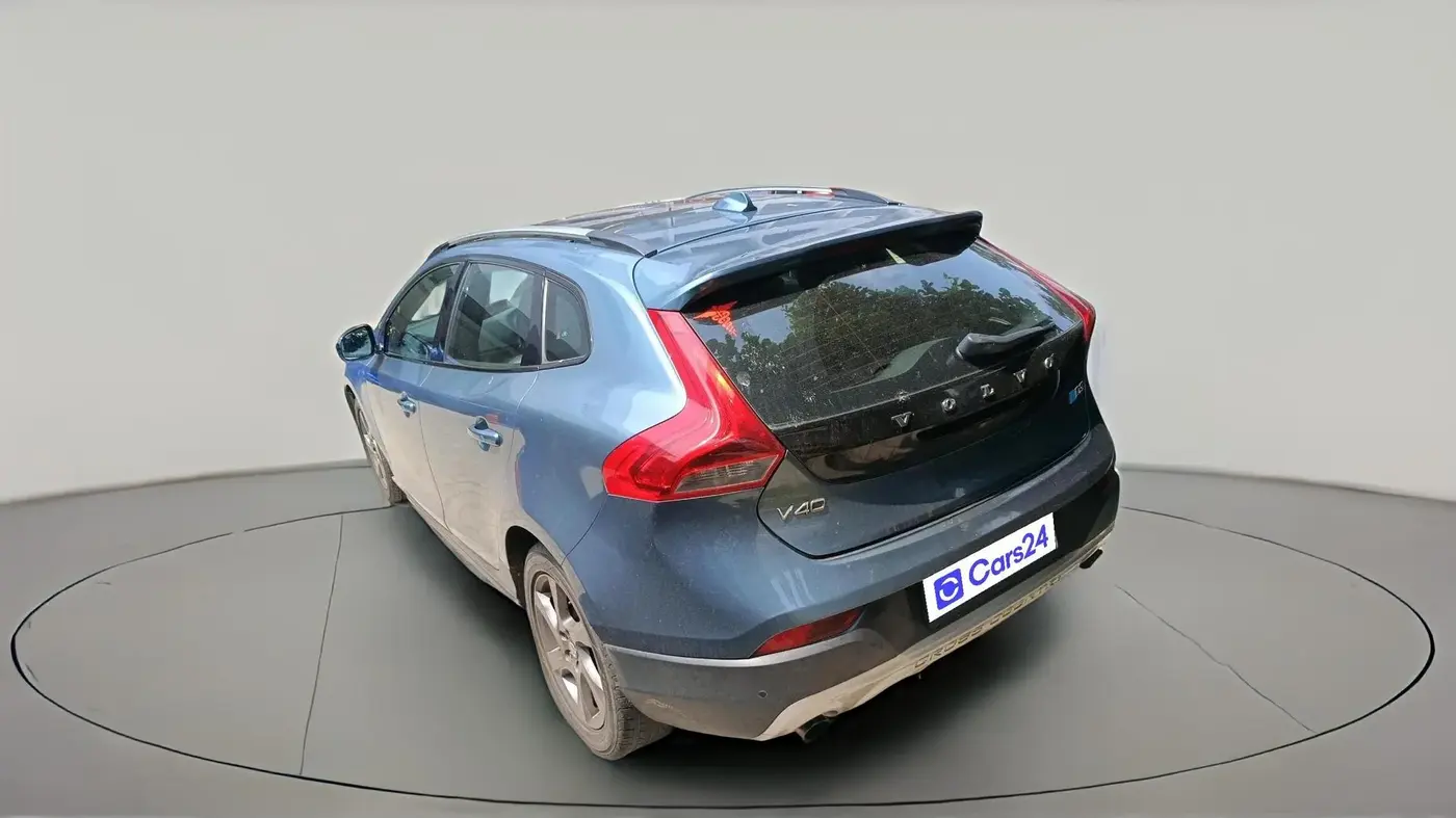2013 Volvo V40 Cross Country D3, Diesel, Automatic, 1,15,933 km, exterior