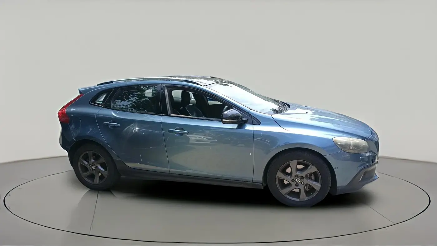 2013 Volvo V40 Cross Country D3, Diesel, Automatic, 1,15,933 km, exterior