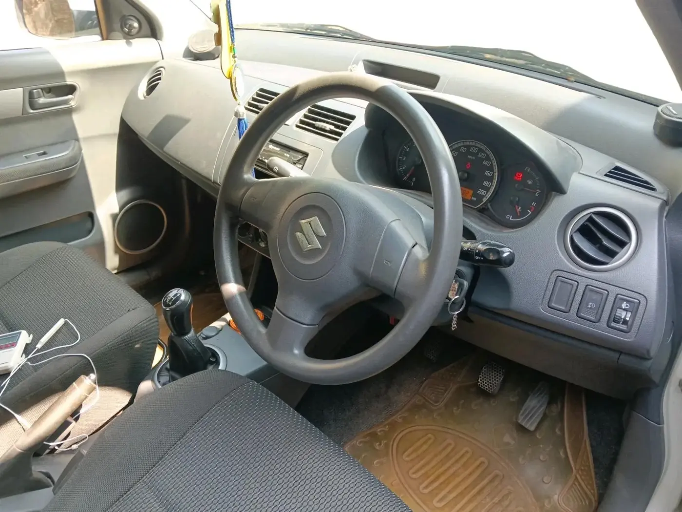 2005 Maruti Swift VXI 1.3, Petrol, Manual, 96,921 km, interior