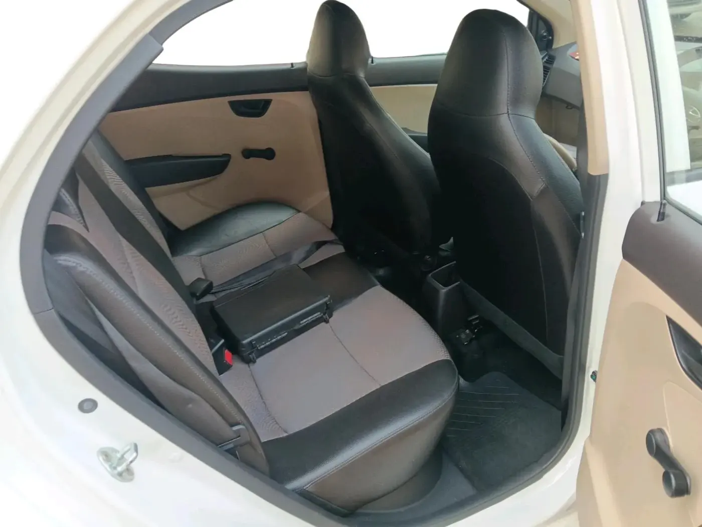 2016 Hyundai Eon MAGNA + AIRBAG, Petrol, Manual, 64,935 km, interior