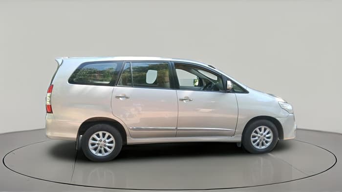 2014 Toyota Innova 2.5 VX 8 STR, Diesel, Manual, 2,61,938 km, exterior