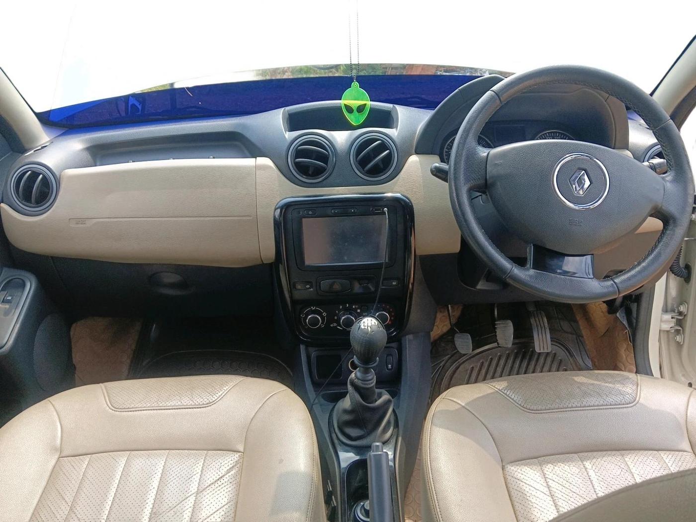 2013 Renault Duster 110 PS RXZ DIESEL, Diesel, Manual, 2,37,900 km, interior