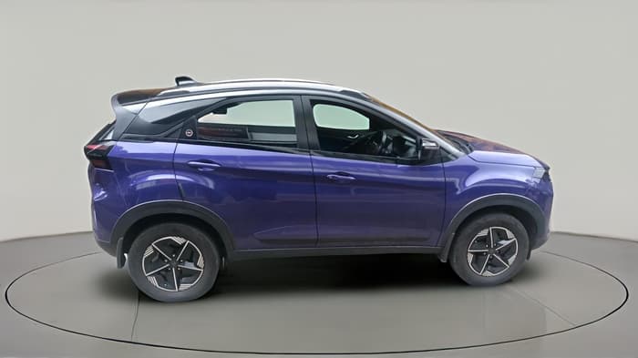 2023 Tata NEXON FEARLESS PURPLE + SUNROOF DUAL TONE 1.5 DIESEL, Diesel, Manual, 34,131 km, exterior