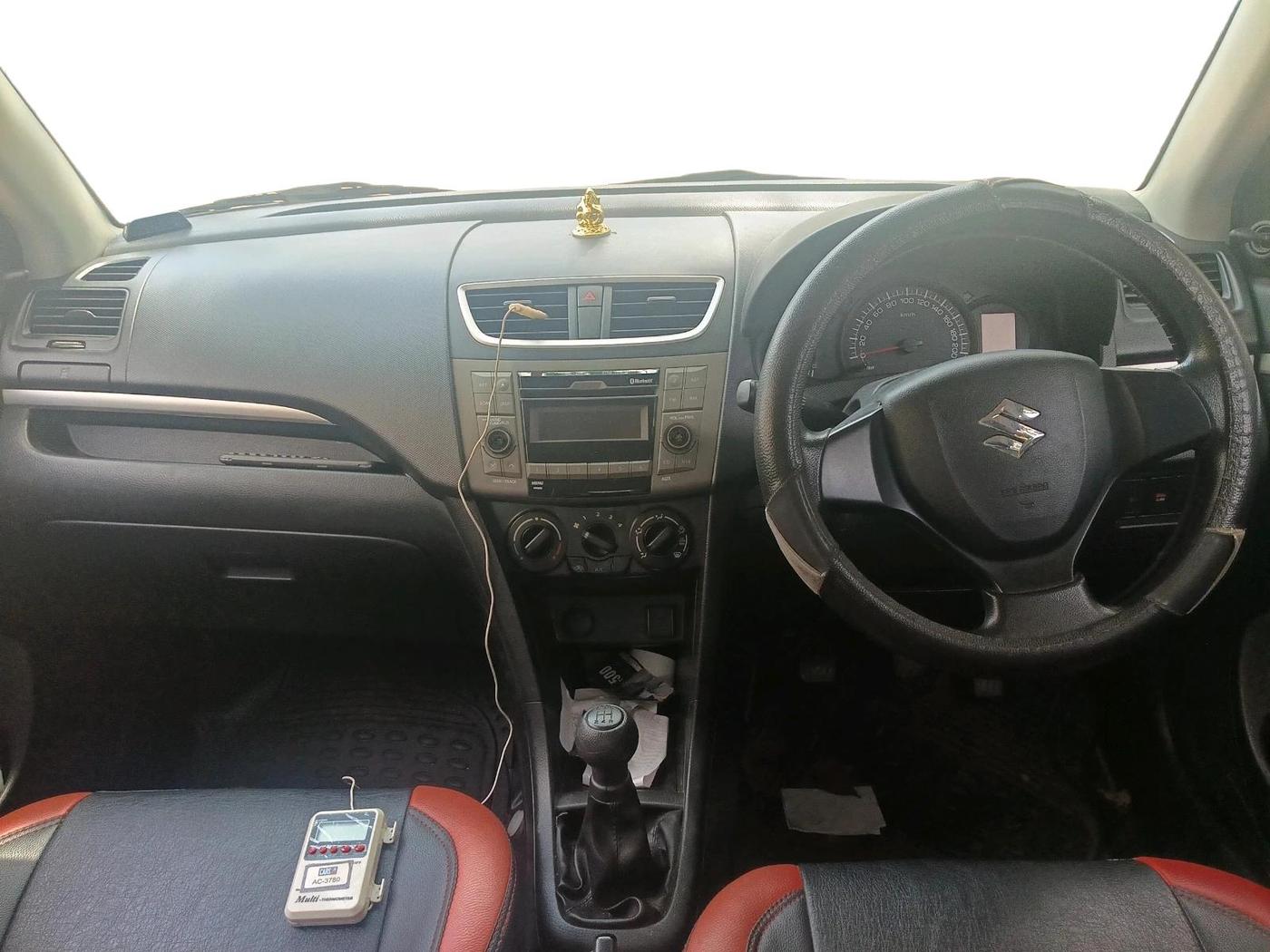 2017 Maruti Swift LXI (O), Petrol, Manual, 1,10,033 km, interior