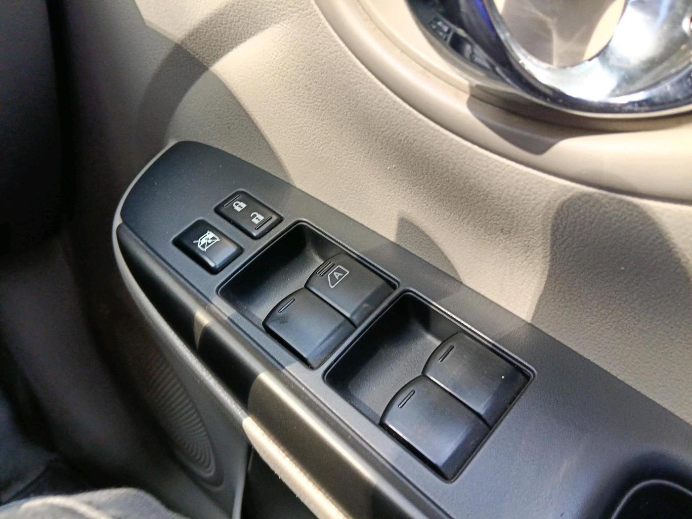 2011 Nissan Sunny XV PETROL, Petrol, Manual, 91,093 km, interior