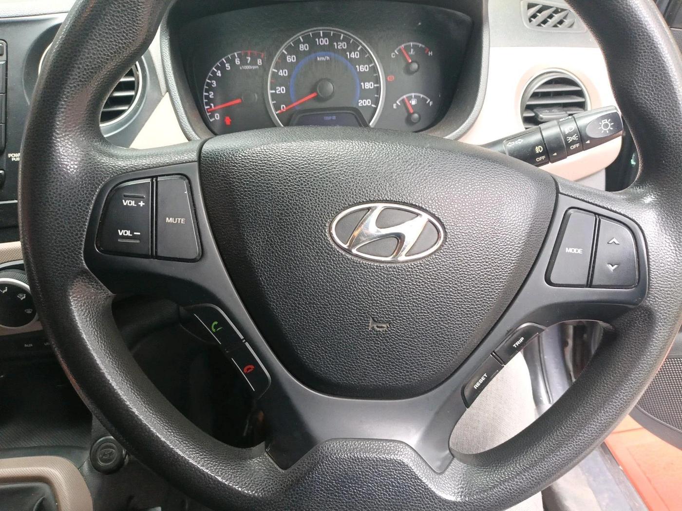 2016 Hyundai Grand i10 SPORTZ 1.2 KAPPA VTVT, Petrol, Manual, 70,026 km, interior
