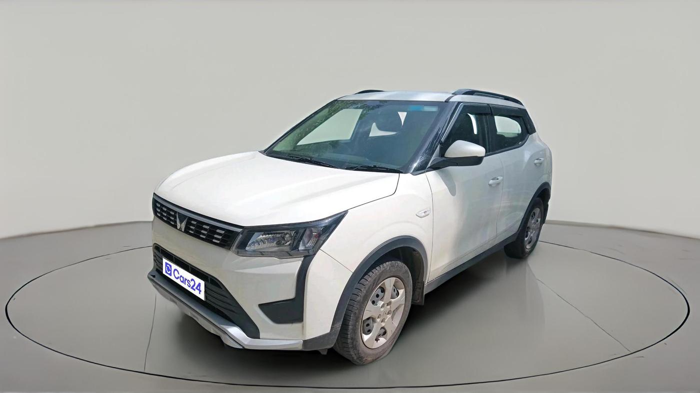 2022 Mahindra XUV300 W6 1.2 PETROL AMT, Petrol, Automatic, 24,909 km, exterior