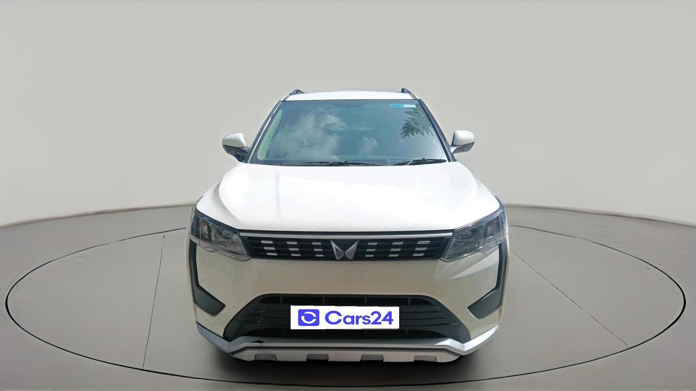 2022 Mahindra XUV300 W6 1.2 PETROL AMT, Petrol, Automatic, 24,909 km, exterior