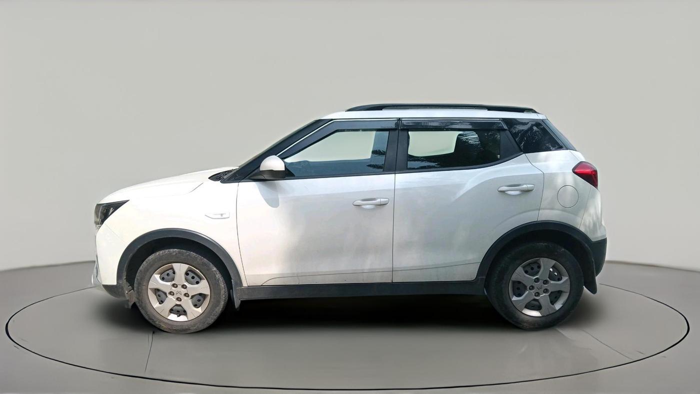 2022 Mahindra XUV300 W6 1.2 PETROL AMT, Petrol, Automatic, 24,909 km, exterior
