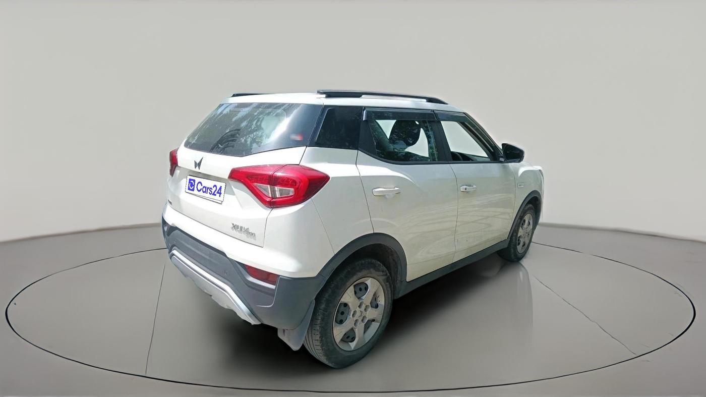 2022 Mahindra XUV300 W6 1.2 PETROL AMT, Petrol, Automatic, 24,909 km, exterior