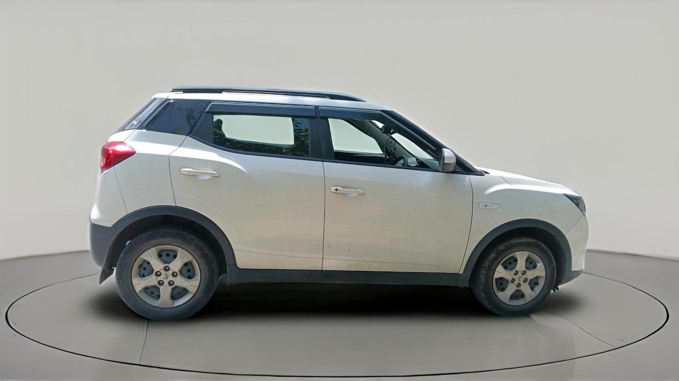 2022 Mahindra XUV300 W6 1.2 PETROL AMT, Petrol, Automatic, 24,909 km, exterior