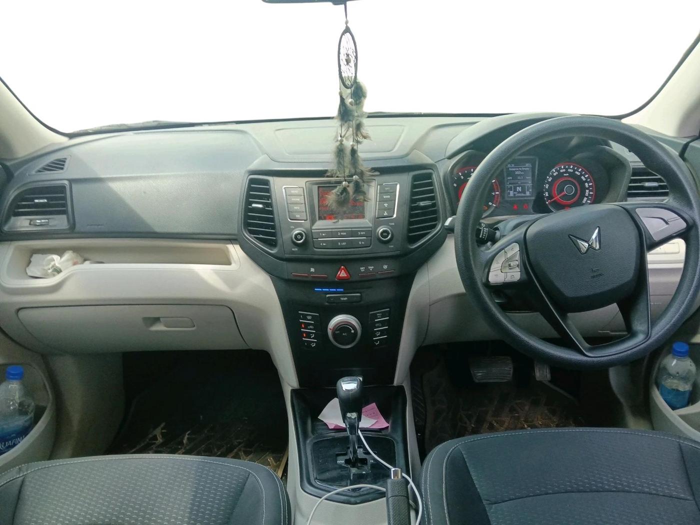 2022 Mahindra XUV300 W6 1.2 PETROL AMT, Petrol, Automatic, 24,909 km, interior