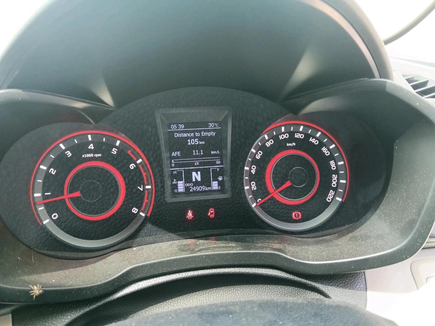 2022 Mahindra XUV300 W6 1.2 PETROL AMT, Petrol, Automatic, 24,909 km, interior