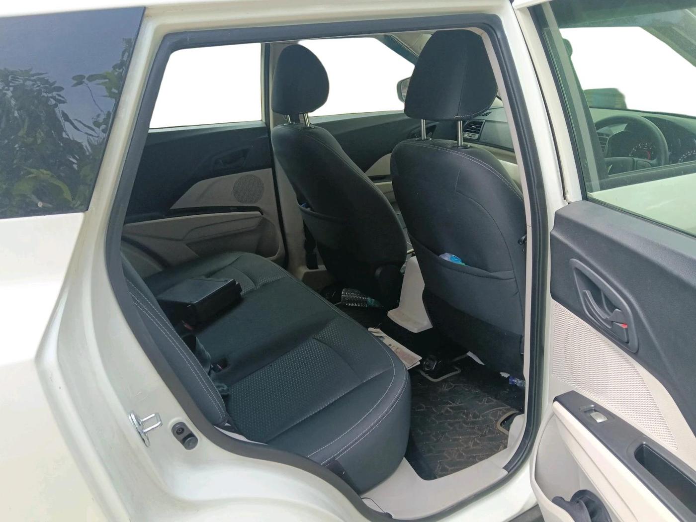2022 Mahindra XUV300 W6 1.2 PETROL AMT, Petrol, Automatic, 24,909 km, interior