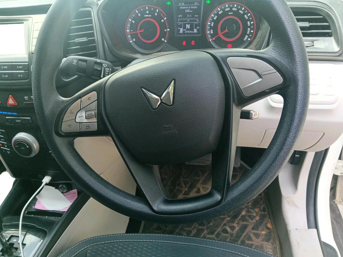 2022 Mahindra XUV300 W6 1.2 PETROL AMT, Petrol, Automatic, 24,909 km, interior