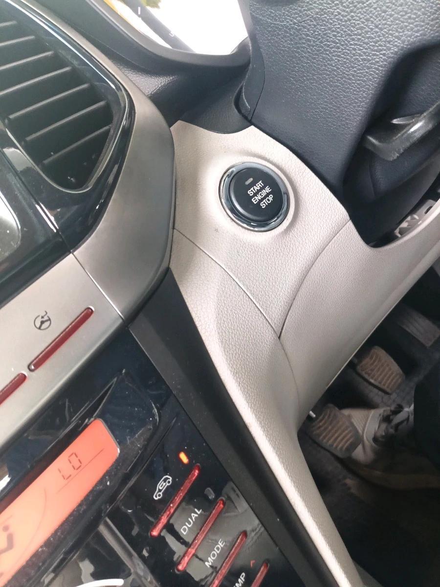 2019 Mahindra XUV300 W8 (O) 1.5 DIESEL, Diesel, Manual, 85,746 km, interior