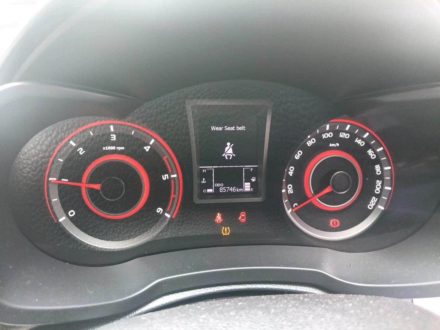 2019 Mahindra XUV300 W8 (O) 1.5 DIESEL, Diesel, Manual, 85,746 km, interior
