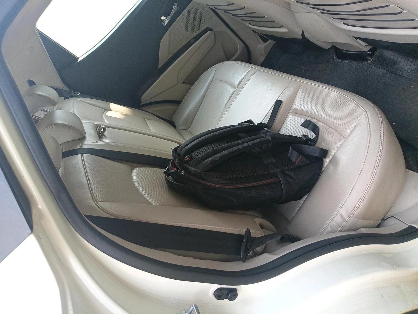 2019 Mahindra XUV300 W8 (O) 1.5 DIESEL, Diesel, Manual, 85,746 km, interior