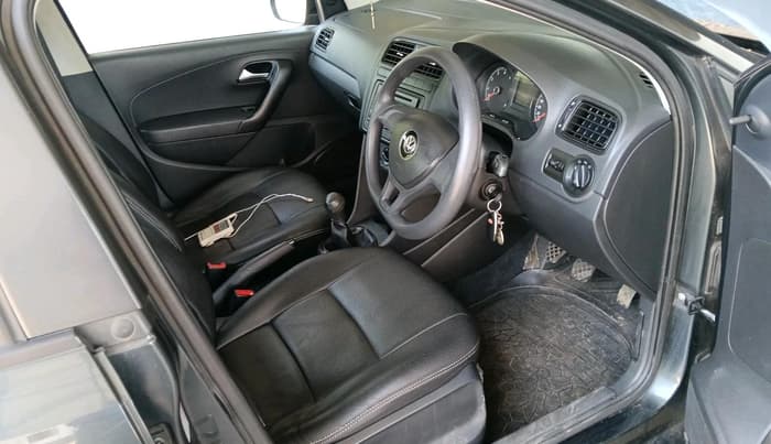 2017 Volkswagen Ameo TRENDLINE 1.2L, Petrol, Manual, 1,29,432 km, interior