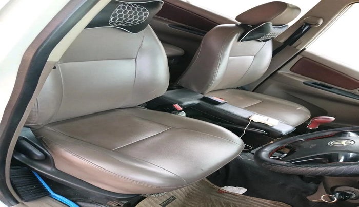 2015 Toyota Innova 2.5 GX 8 STR, Diesel, Manual, 2,02,332 km, interior