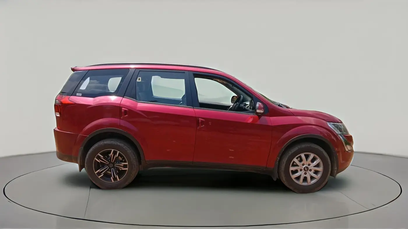 2018 Mahindra XUV500 W9, Diesel, Manual, 1,10,643 km, exterior