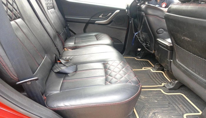 2018 Mahindra XUV500 W9, Diesel, Manual, 1,10,643 km, interior