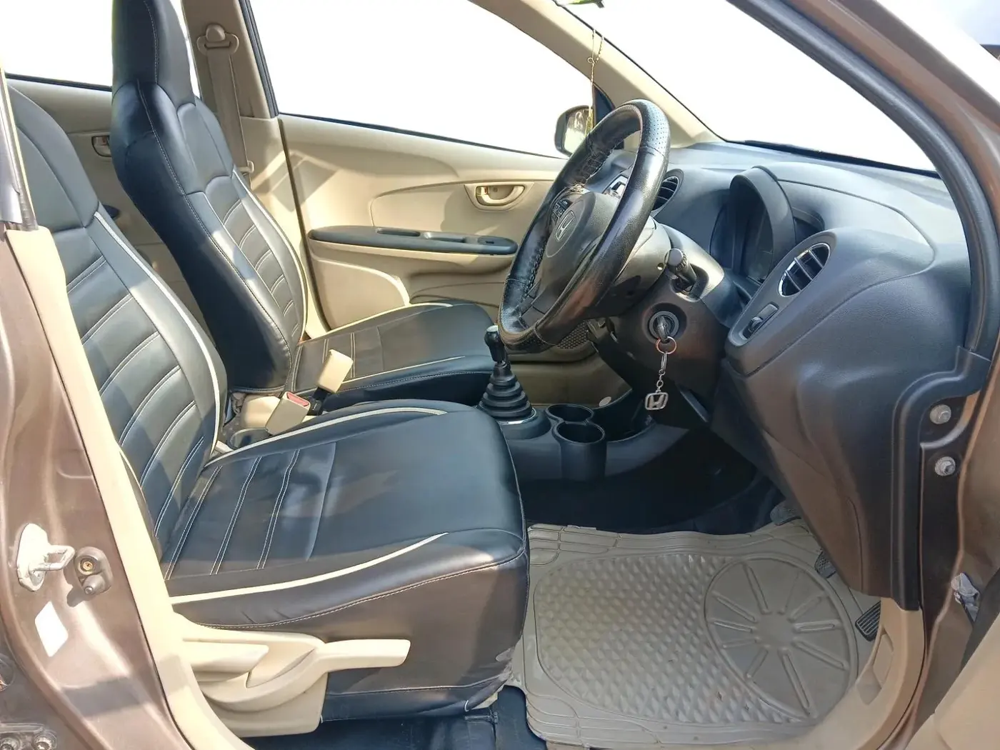2014 Honda Amaze 1.5L I-DTEC S, Diesel, Manual, 1,34,151 km, interior