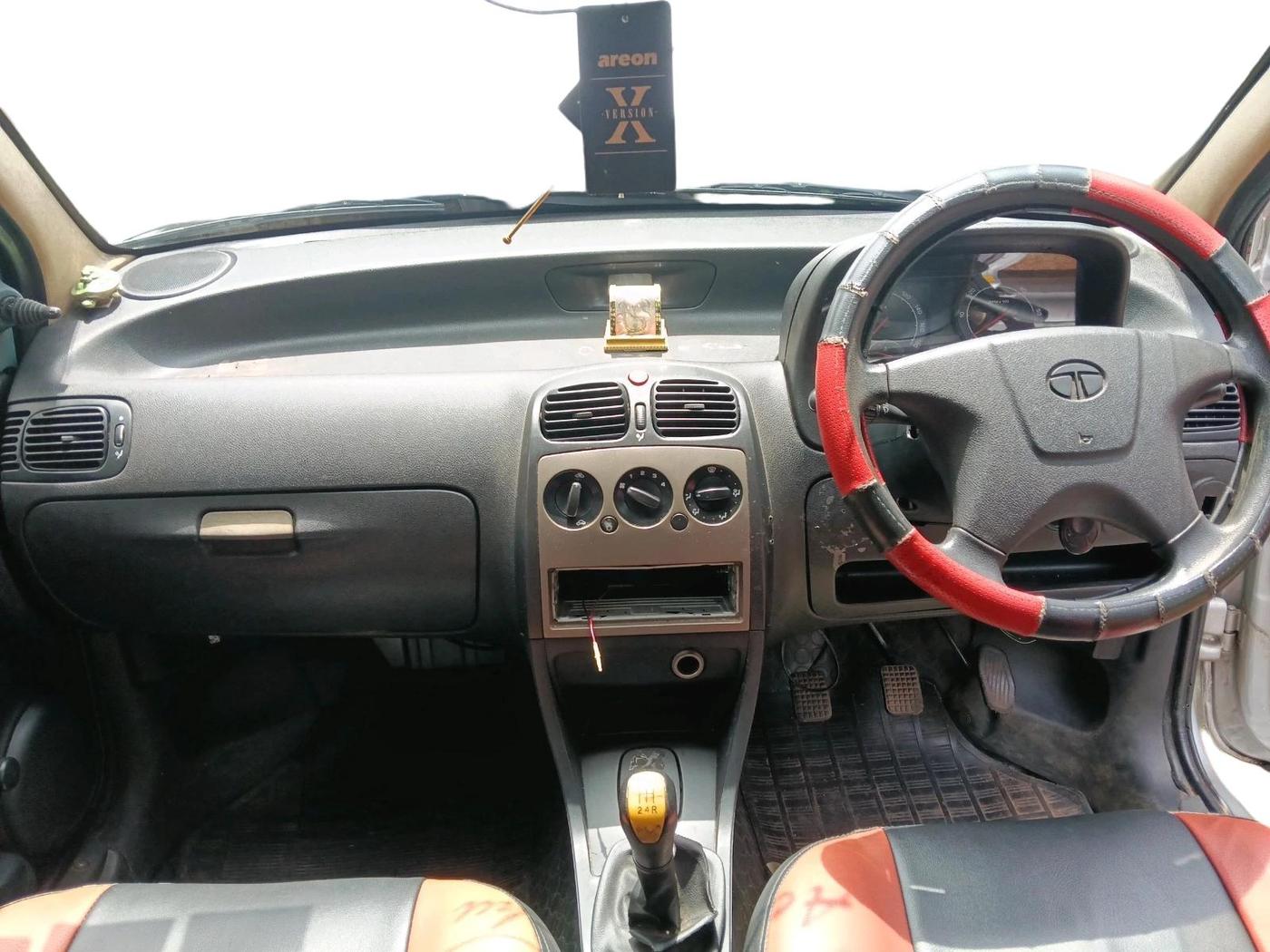 2015 Tata Indica V2 LS DIESEL, Diesel, Manual, 76,343 km, interior