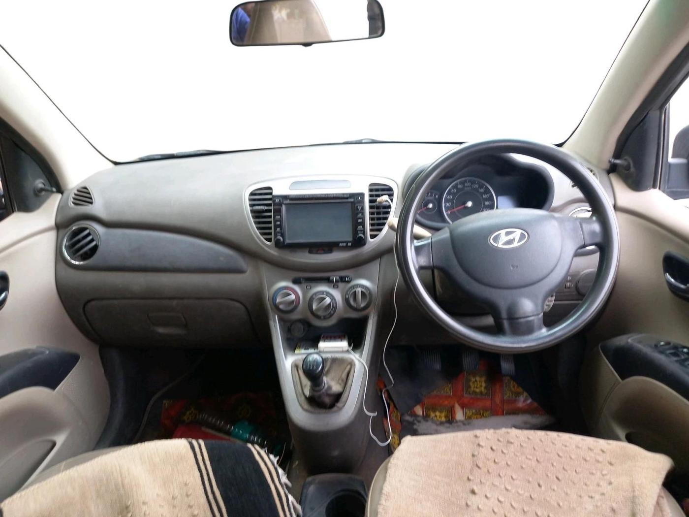 2012 Hyundai i10 MAGNA 1.1, CNG, Manual, 99,106 km, interior