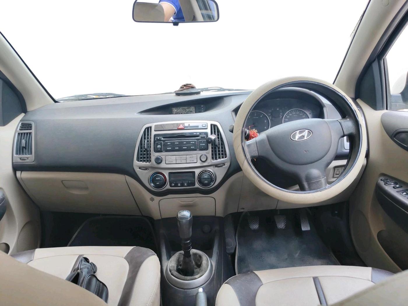 2013 Hyundai i20 MAGNA 1.4 CRDI, Diesel, Manual, 1,22,100 km, interior