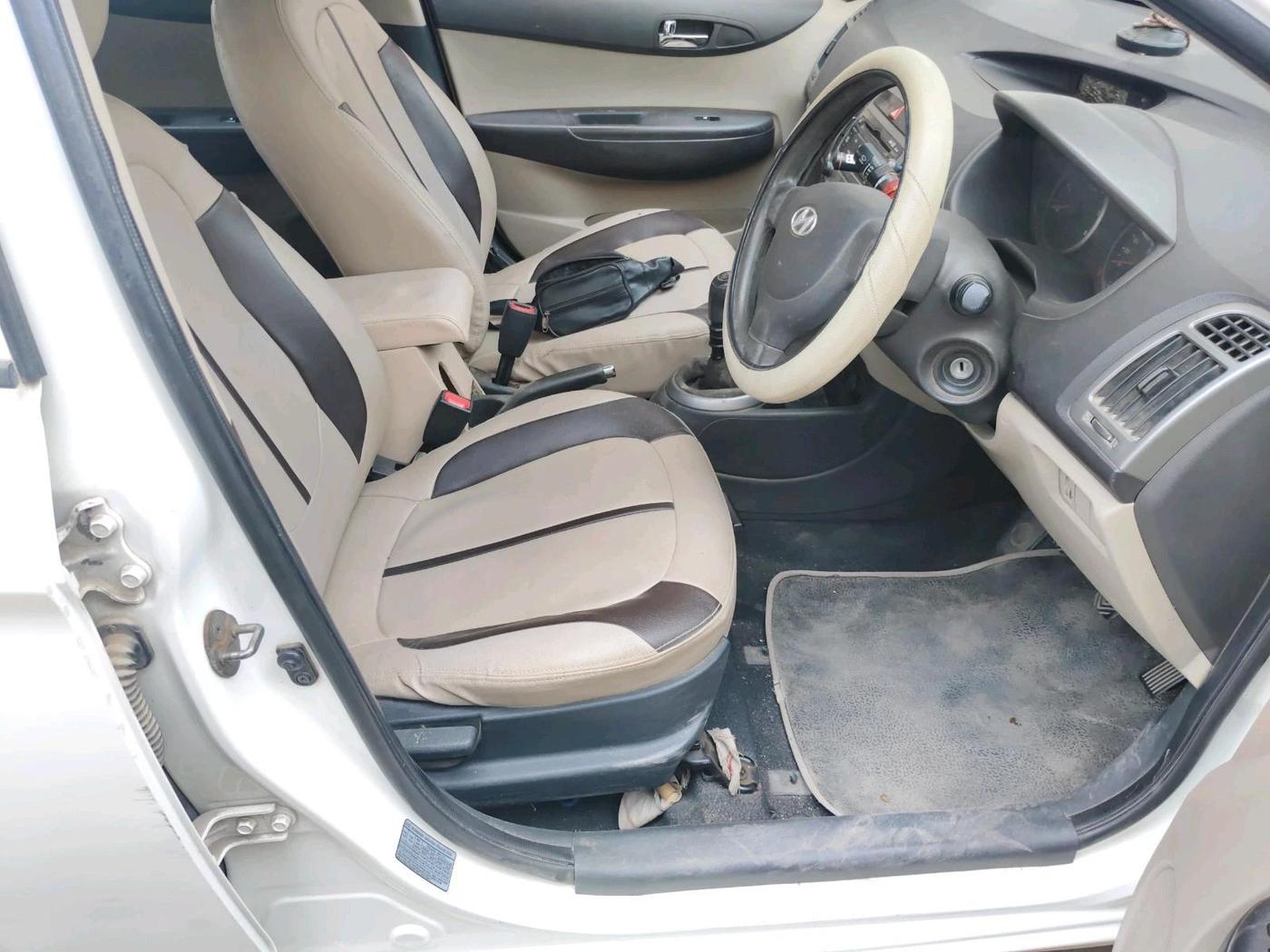 2013 Hyundai i20 MAGNA 1.4 CRDI, Diesel, Manual, 1,22,100 km, interior