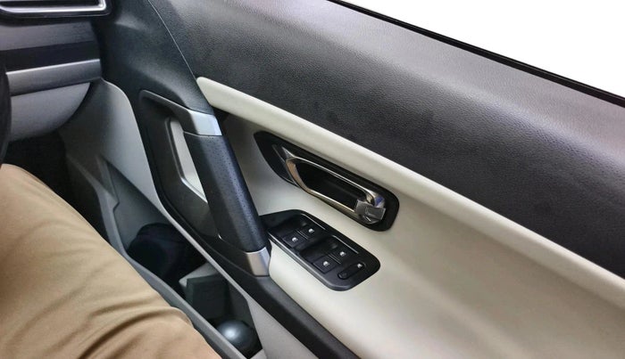2022 Tata Safari XZA, Diesel, Automatic, 38,363 km, interior