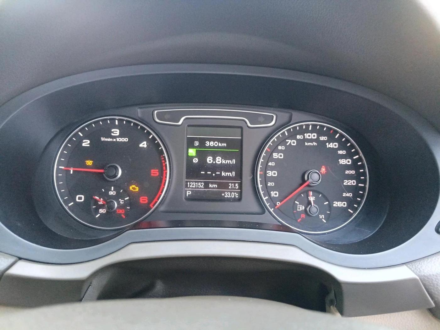 2014 Audi Q3 2.0 TDI, Diesel, Automatic, 1,23,152 km, interior