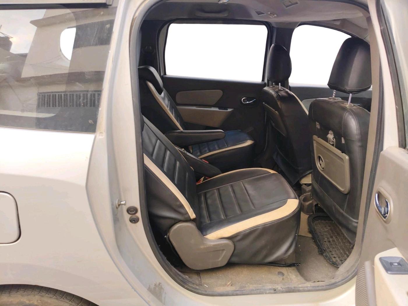 2015 Renault Lodgy 110 PS RXL 7 STR, Diesel, Manual, 1,35,587 km, interior