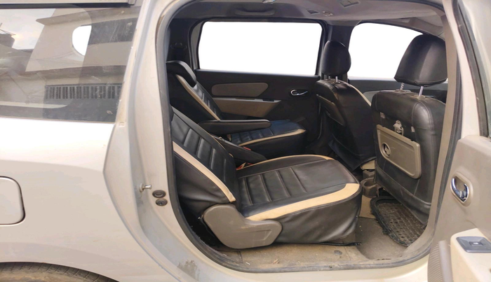 2015 Renault Lodgy 110 PS RXL 7 STR, Diesel, Manual, 1,35,587 km, interior