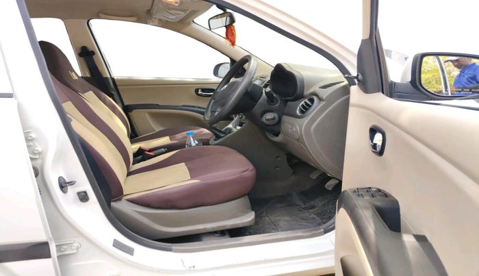 2015 Hyundai i10 SPORTZ 1.1, Petrol, Manual, 15,888 km, interior